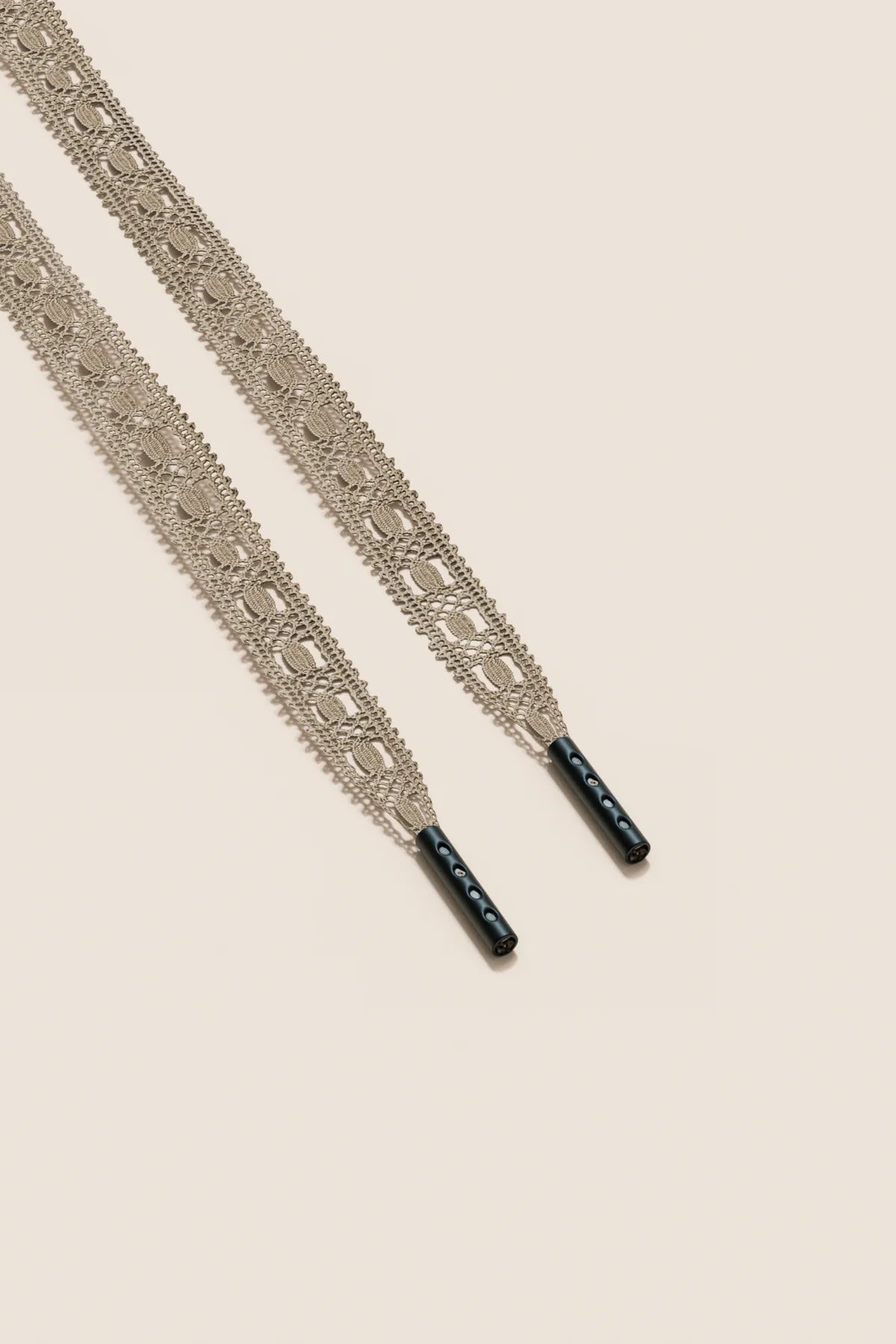 Senkels Bone White Crochet Shoelaces with Black Matte Aglets
